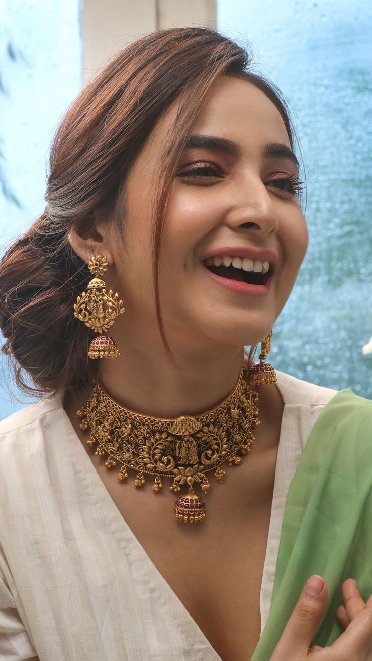 10 Must-Have Necklace Styles for Every Woman’s Collection