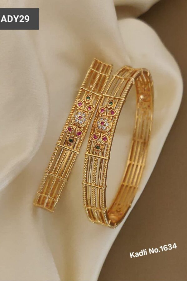 AADY29 Stylish Women’s Kadli for Everyday Wear